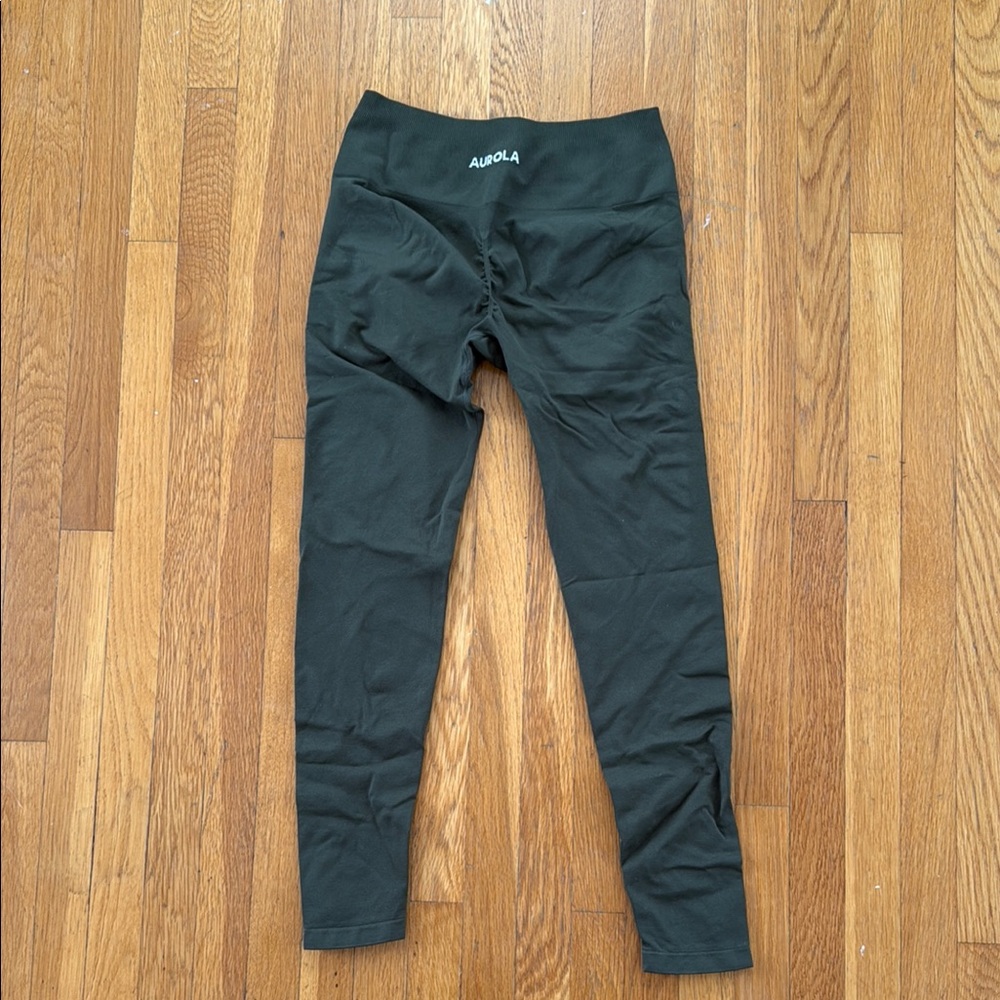 Dark Green Leggings with Elastic Waistband and Tapered Fit from Aurola